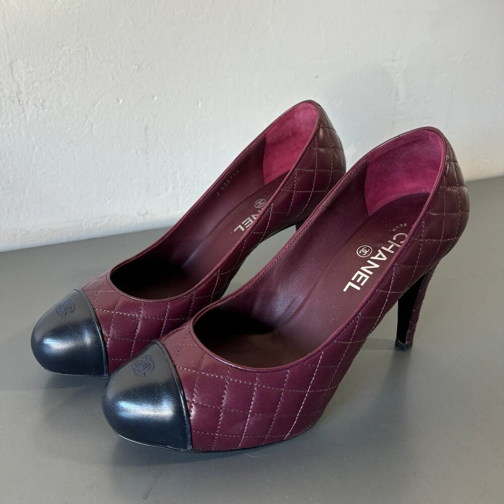 Chanel burgundy quilted heels size 40